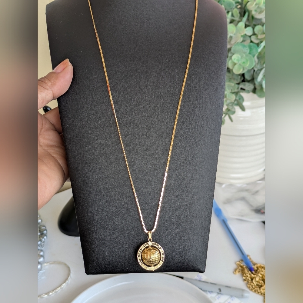 Monet Gold Tone Spinning Globe Pendant Necklace Unisex